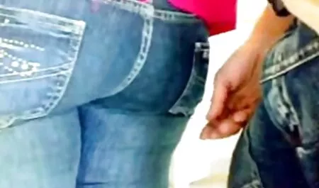 Yhivi dalla pelle bianca cavalca film porno completo gratis un grosso cazzo nero!