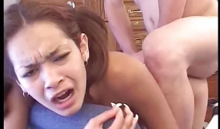 Lesbica pornofilm completi domina scopa la sua schiava bruna
