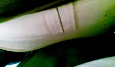 Carino giovane uomo lascia solo i calzini film porno completi americani mentre si masturba