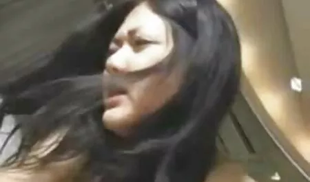 Latina giovane sorellastra in POV video fa pompino con Gola profonda e sperma pornocompleti sul viso!