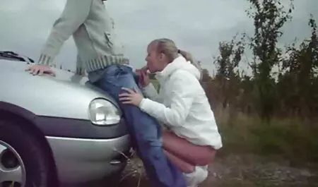 Sexy matrigna fa un bel pompino e si masturba fino a quando il suo piccolo cazzo film erotici italiani completi cums