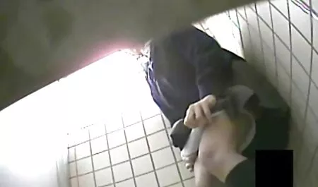 Oliato scivoloso Spinner scopata filmporno interi in una piscina esplosa