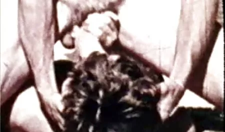 Mamma Bionda sperimenta video porno completi un orgasmo potente