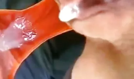 La bruna seducente film erotici italiani completi gratis ha tutti e tre i buchi usati da due tizi eccitati