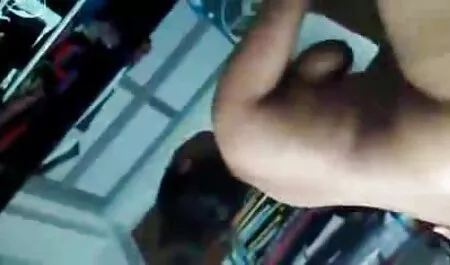 Caldo film porno italiani interi hostess in trio